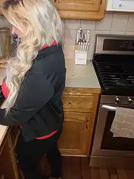 LittleMissEeve on StripChat 